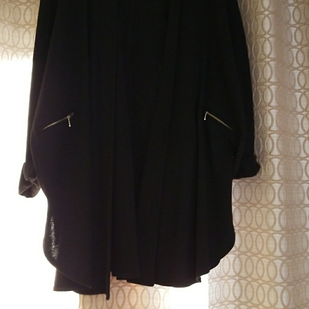 Cape - Picture 4 of 5